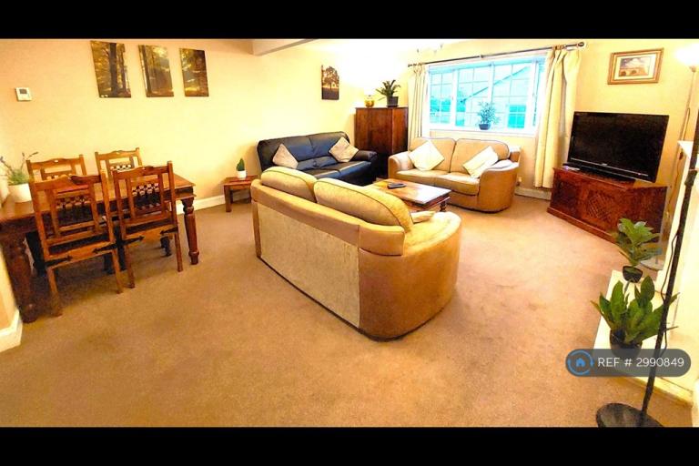 Room Annan Road in Dumfries