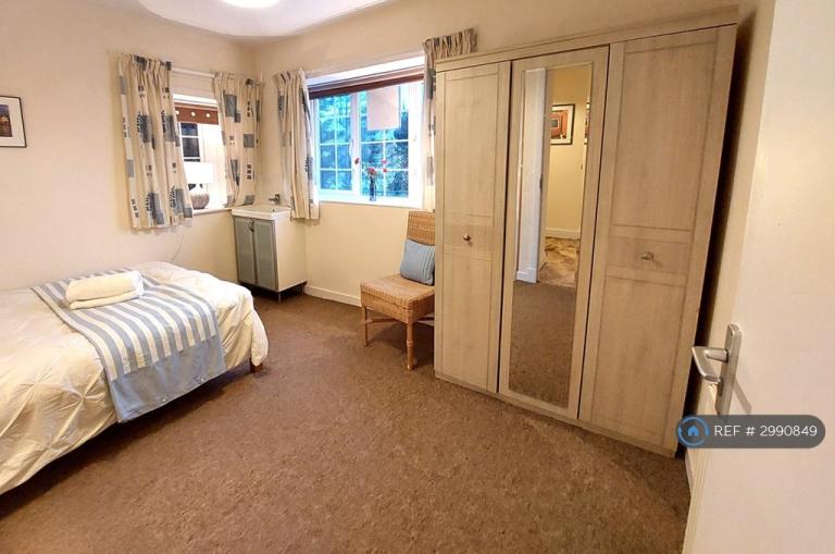 Room Annan Road in Dumfries