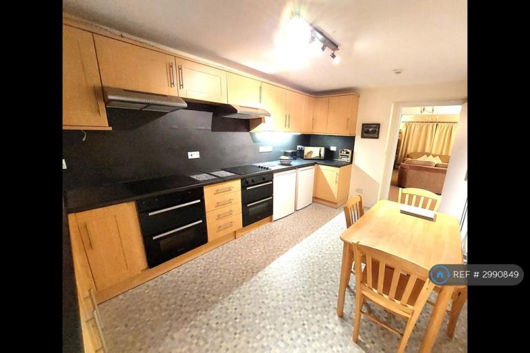 Room Annan Road in Dumfries
