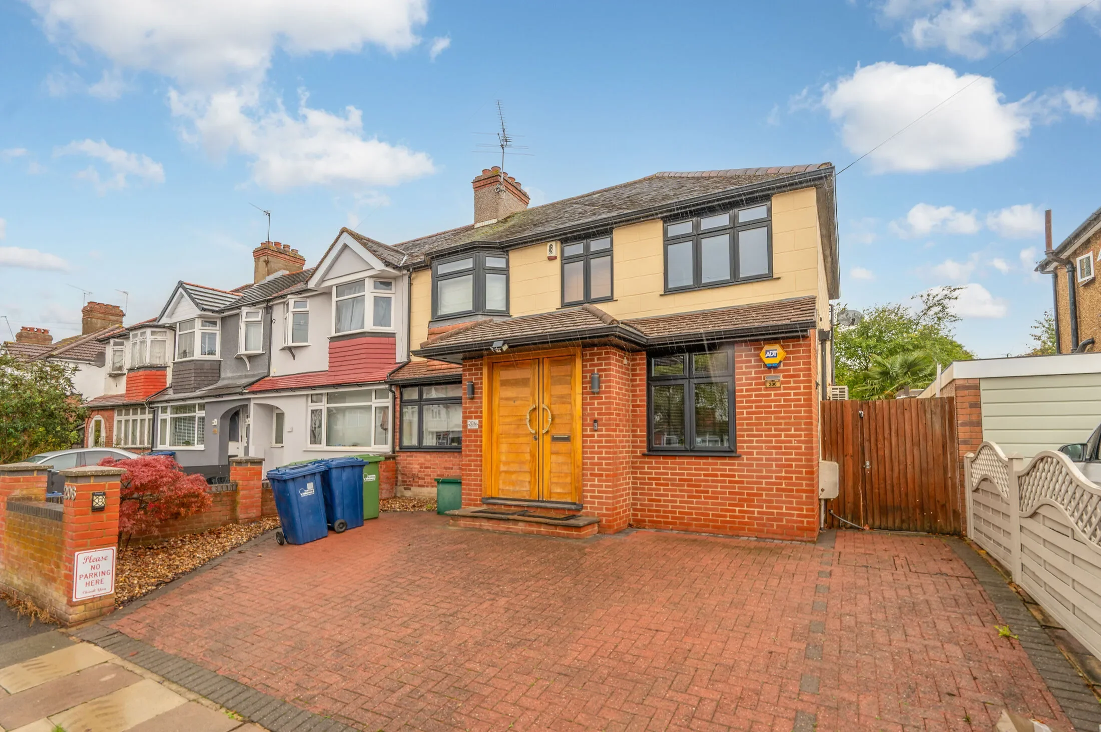 House Empire Road in Greater London