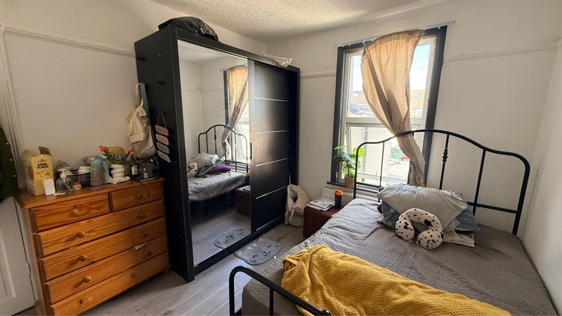Room Coleridge Avenue in Greater London
