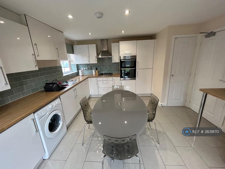 Room Flitt Leys Close in Cranfield