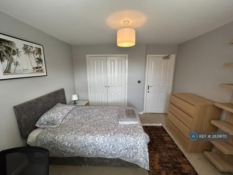Room Flitt Leys Close in Cranfield