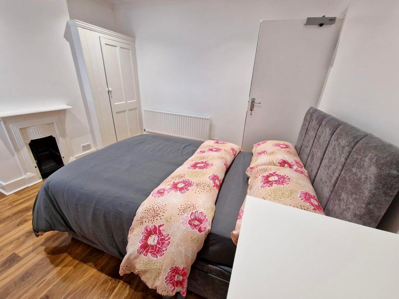 Room Lower Addiscombe Road in Greater London
