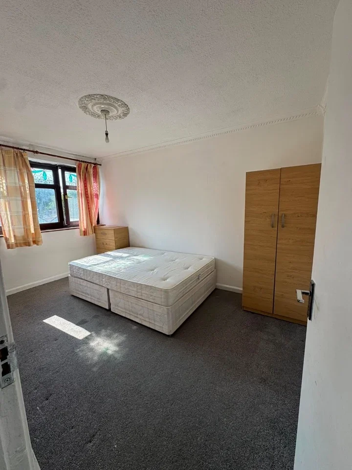 Room Finchs Court in Greater London
