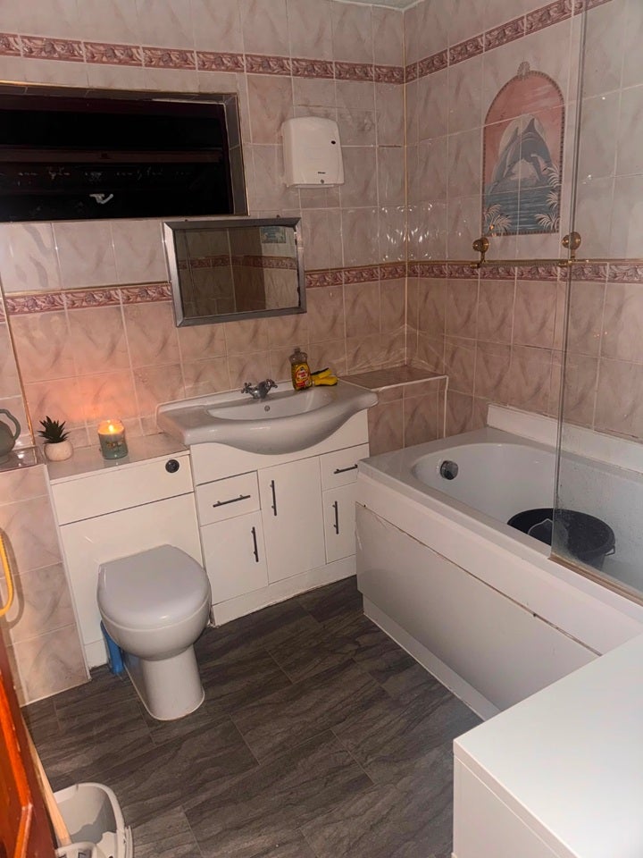 Room Finchs Court in Greater London