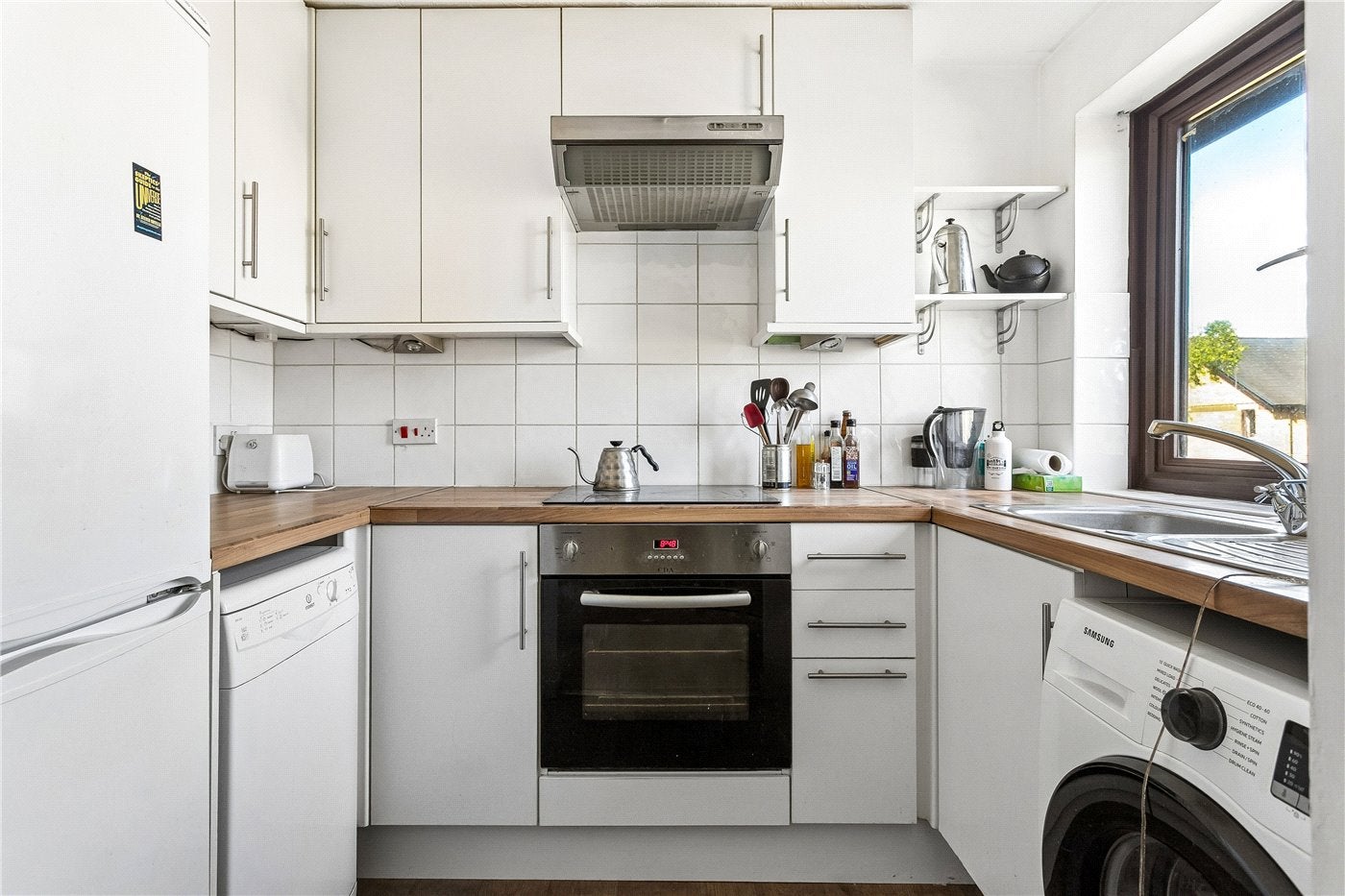 Flat Morris Court in Greater London