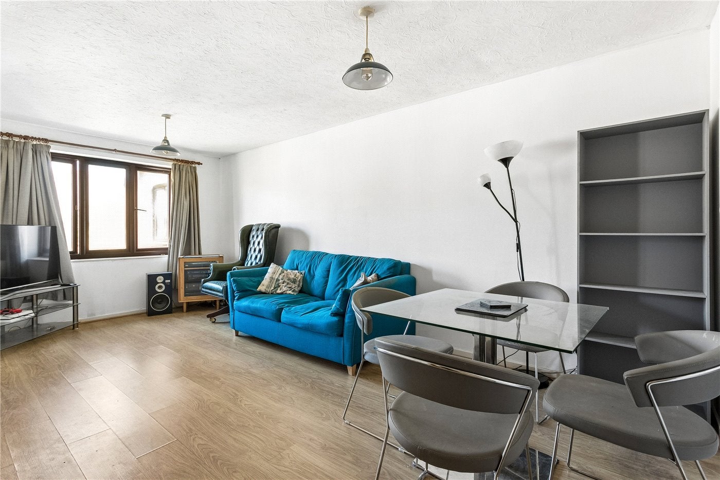 Flat Morris Court in Greater London