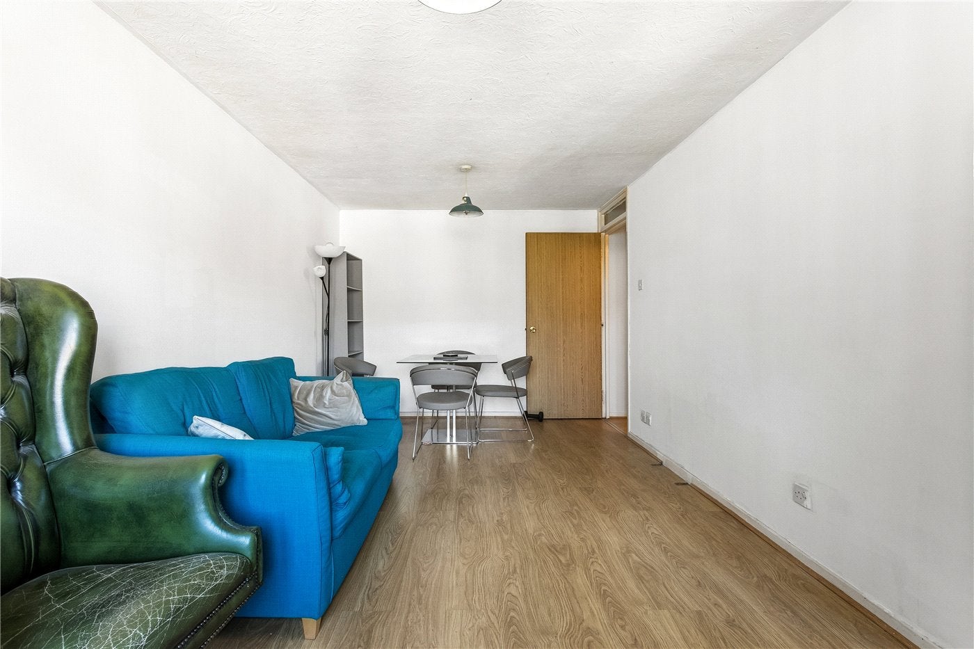 Flat Morris Court in Greater London