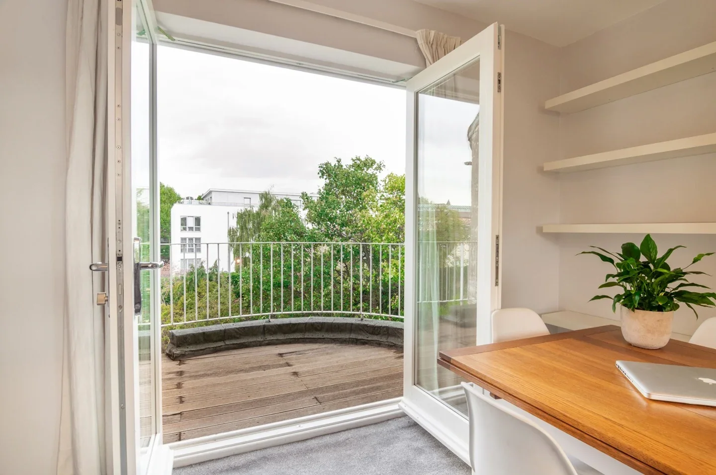 Flat St John's Villas in Greater London