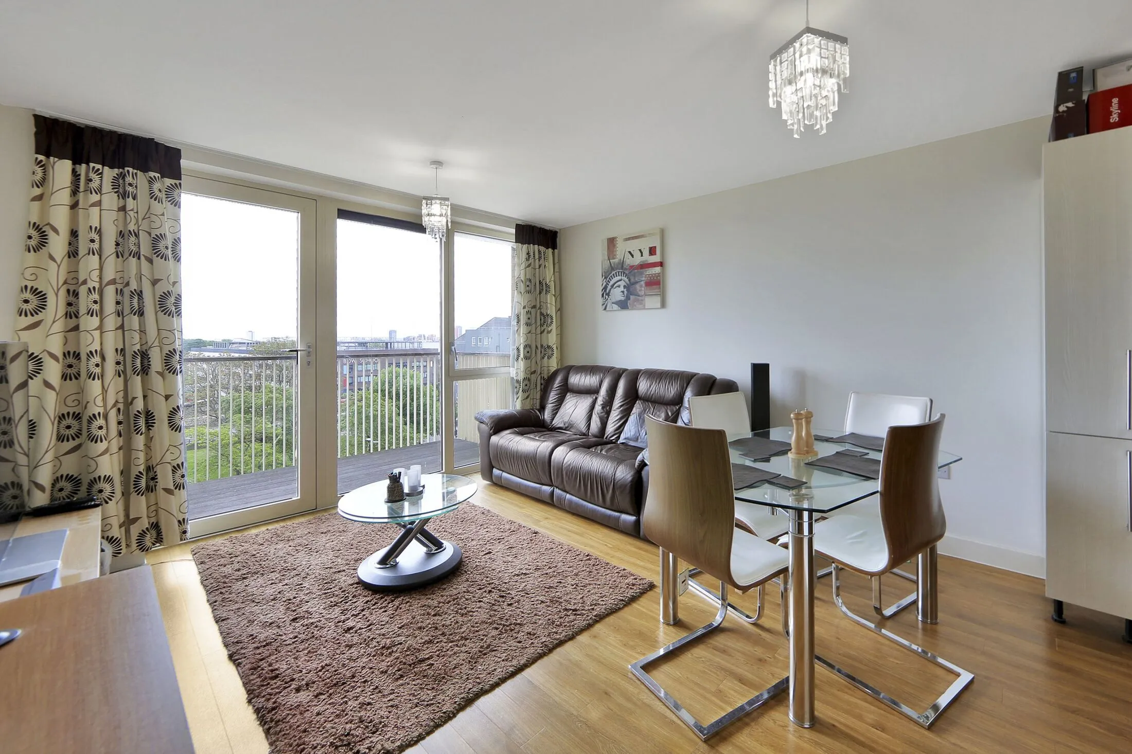 Flat Oxley Square in Greater London