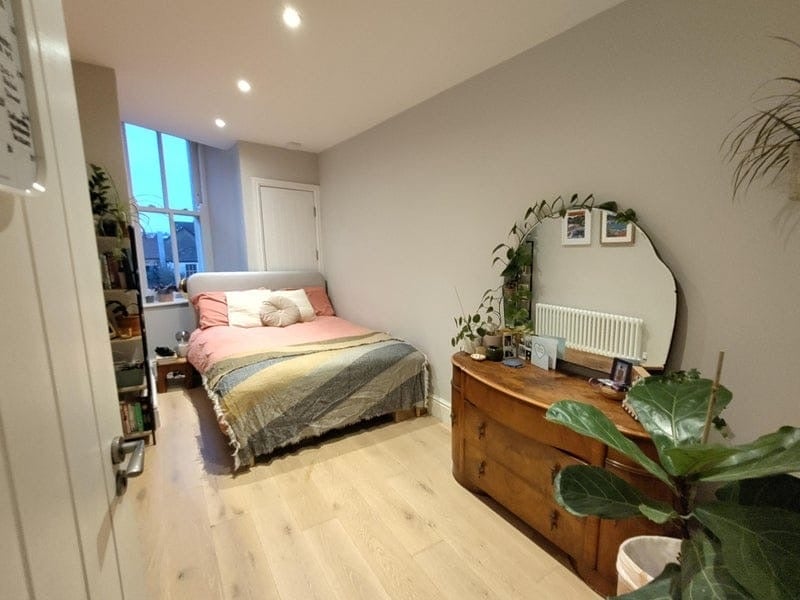 Room Mount Stuart Square in Cardiff