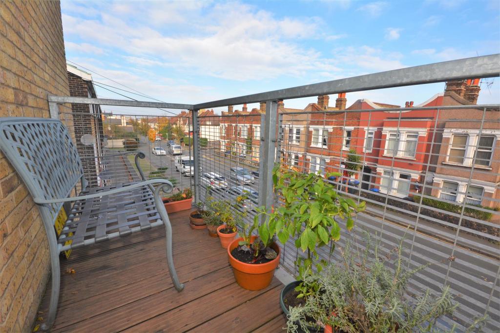 Flat Meadow Road in Greater London