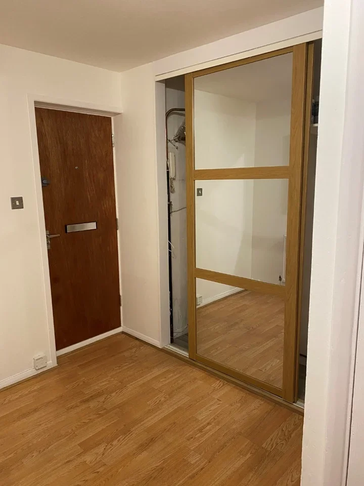 Room Watford Road in Greater London