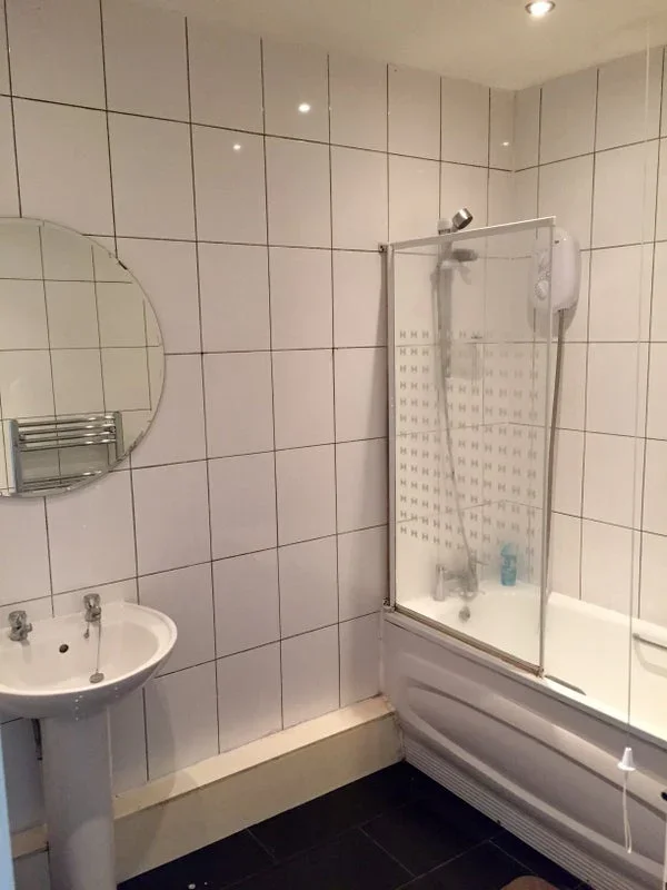 Room Watford Road in Greater London