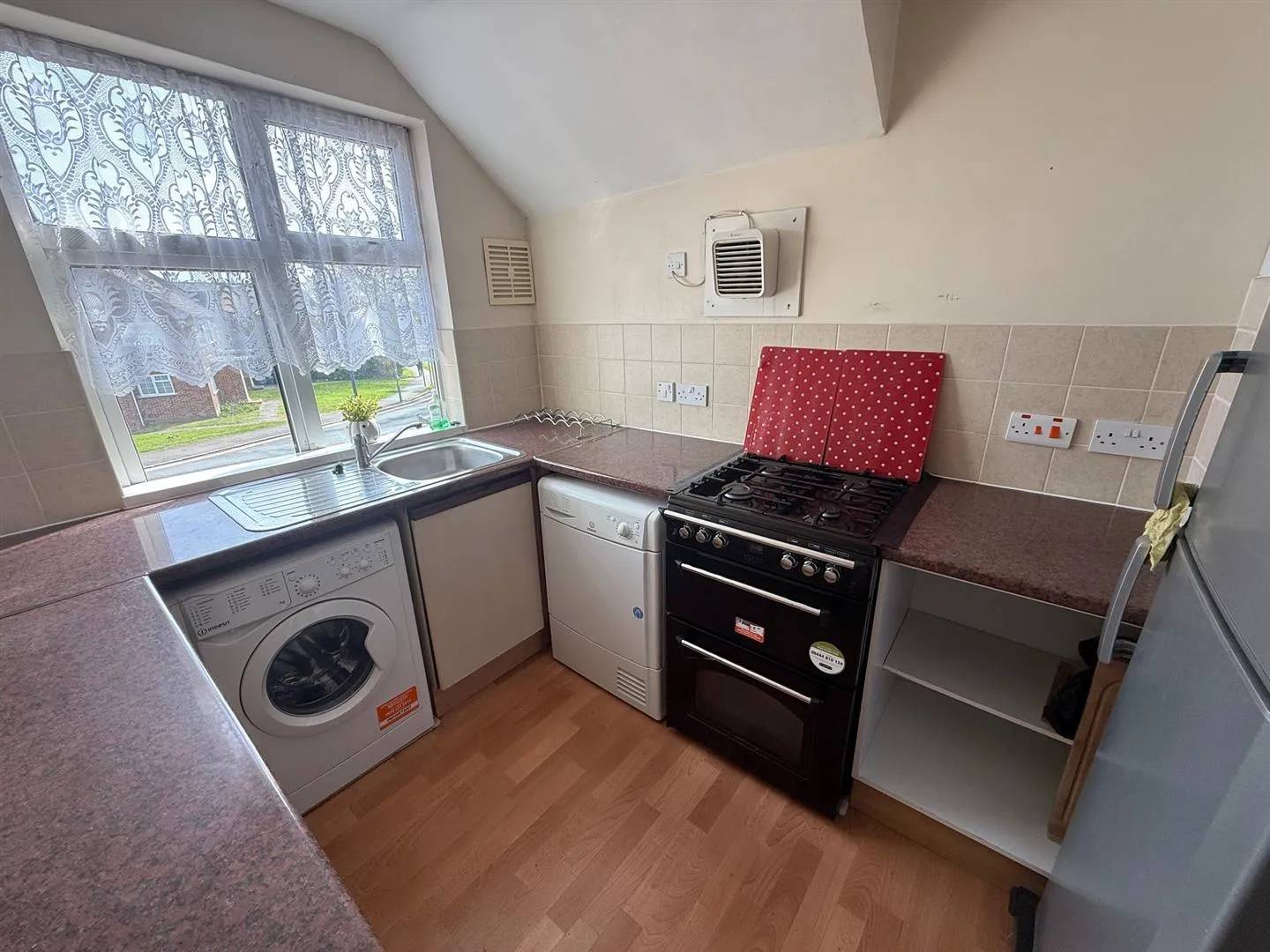 Flat Elms Lane in Greater London