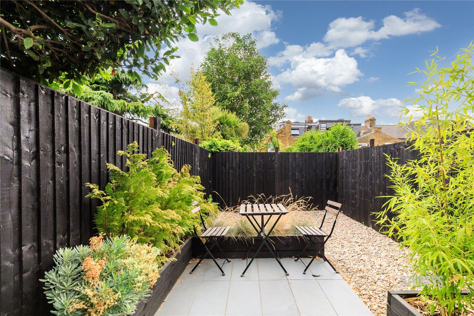 Flat Coopersale Road in Greater London