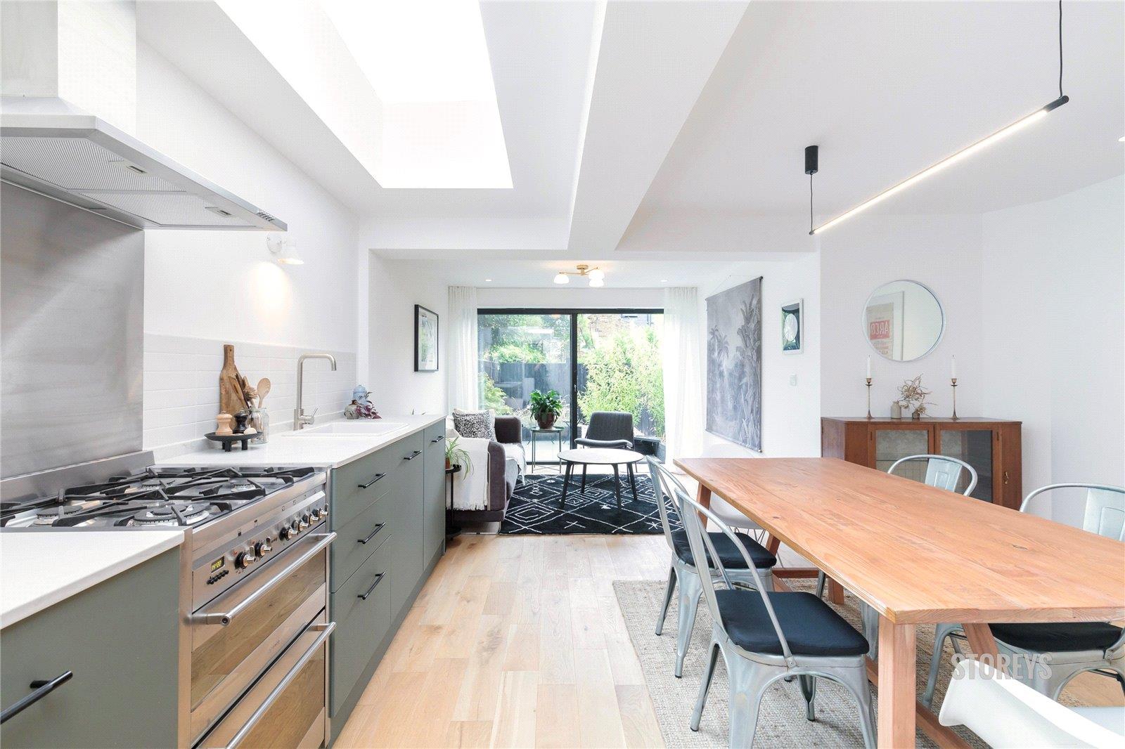 Flat Coopersale Road in Greater London