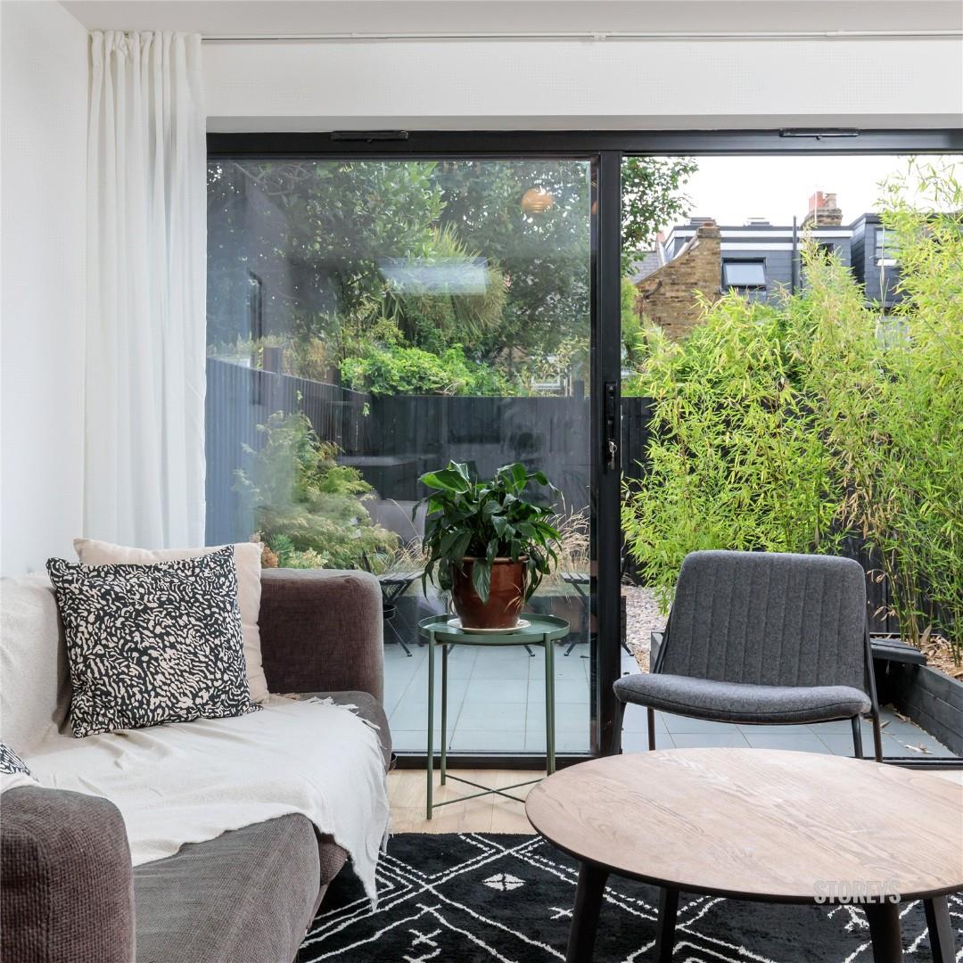 Flat Coopersale Road in Greater London
