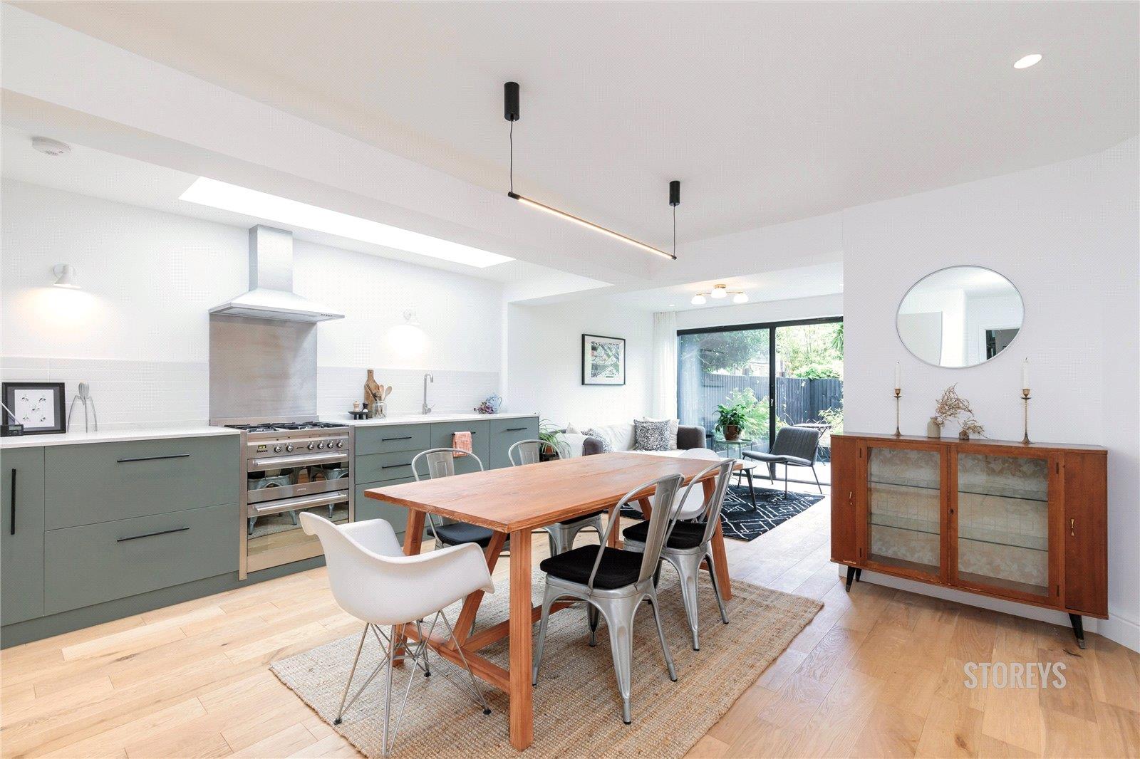 Flat Coopersale Road in Greater London