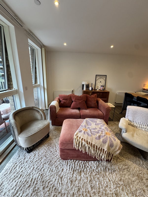 Flat Bollo Lane in Greater London