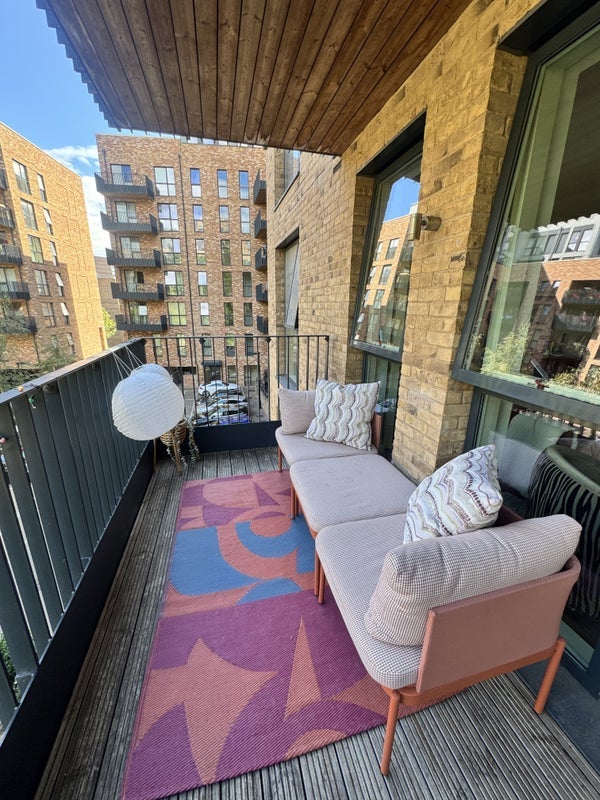 Flat Bollo Lane in Greater London