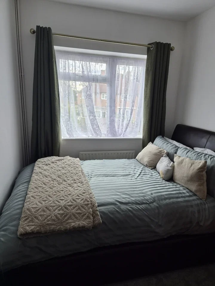 Room Cedar Avenue in Greater London