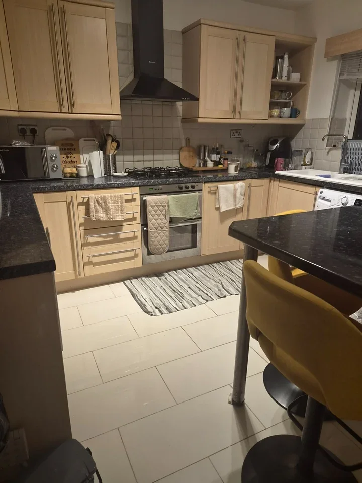 Room Cedar Avenue in Greater London