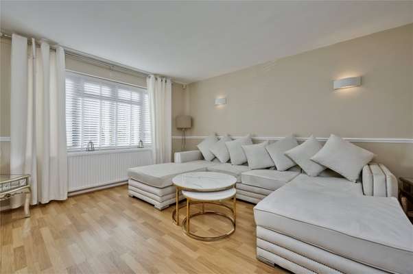 House Bosman Drive in Surrey Heath