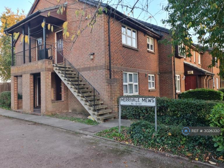 Flat Trout Road in Greater London