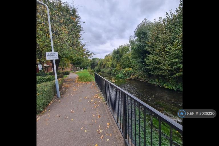 Flat Trout Road in Greater London