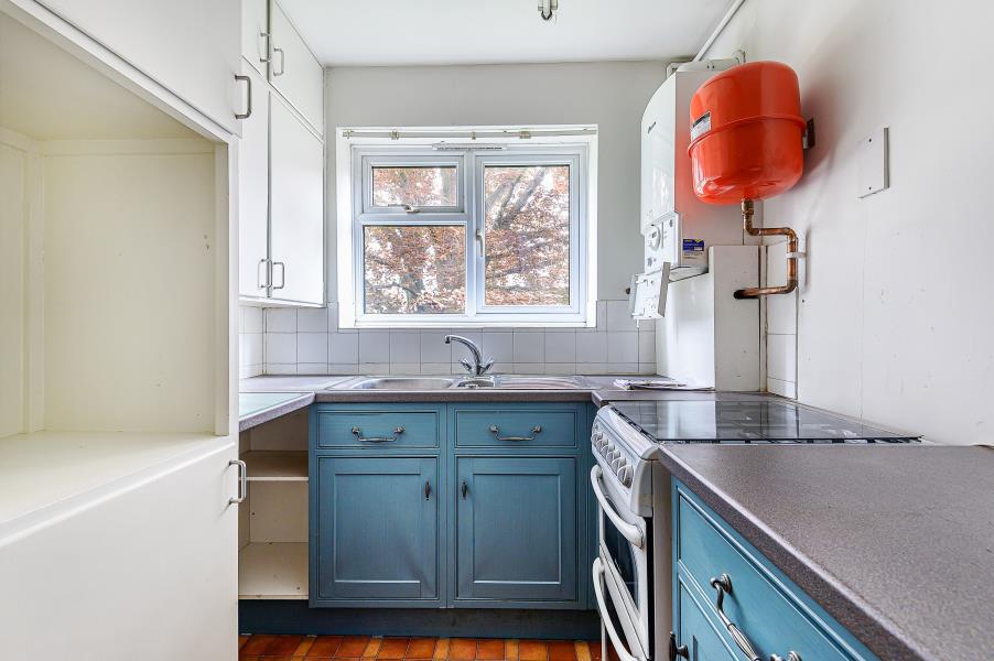 Flat Wodehouse Place in Guildford