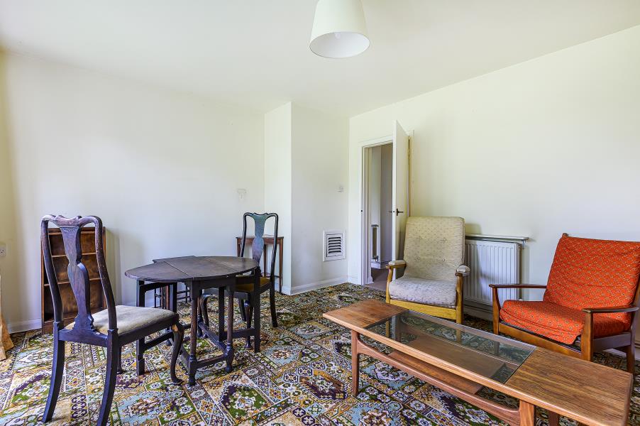 Flat Wodehouse Place in Guildford
