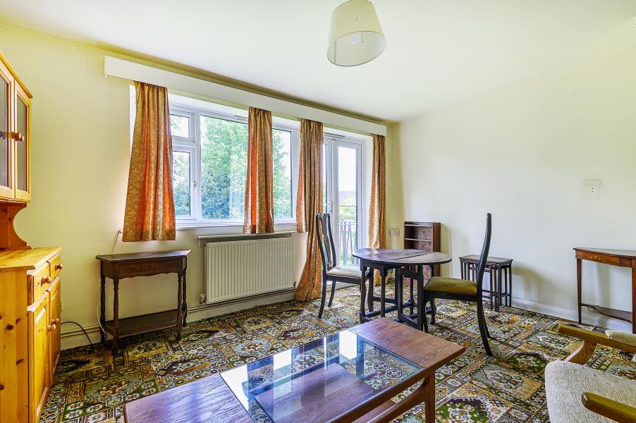 Flat Wodehouse Place in Guildford