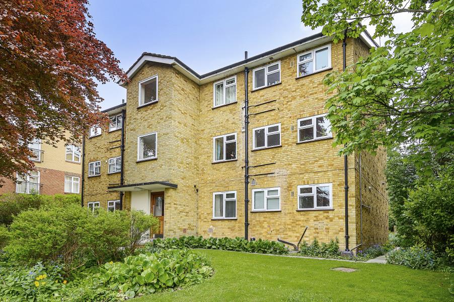 Flat Wodehouse Place in Guildford