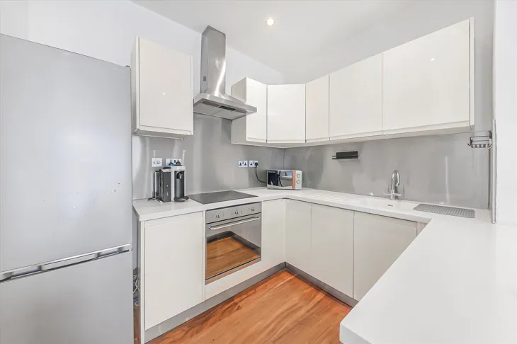 Flat Belsize Square in Greater London