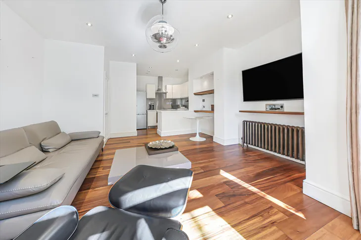 Flat Belsize Square in Greater London