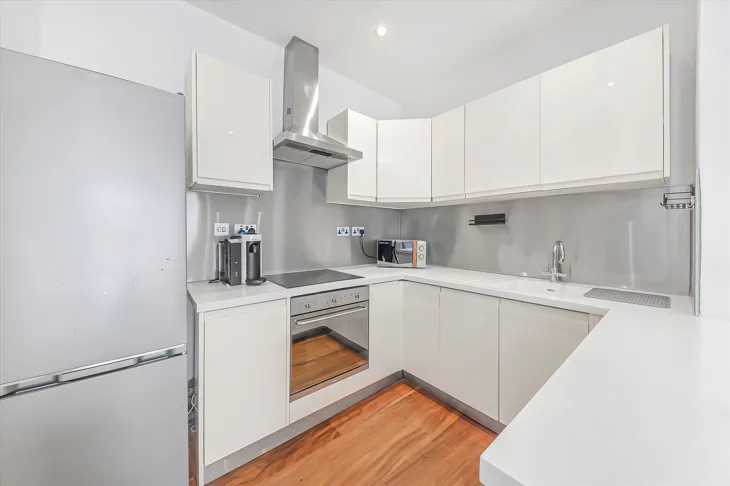 Flat Belsize Square in Greater London