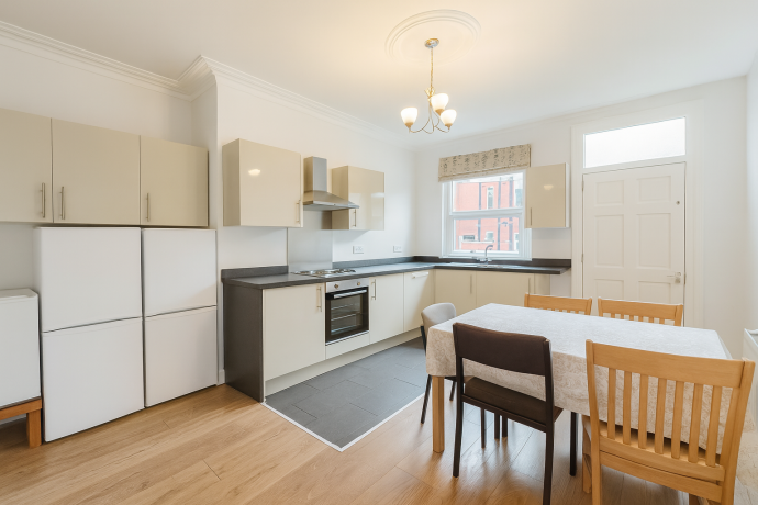 Room Headingley Avenue in Leeds