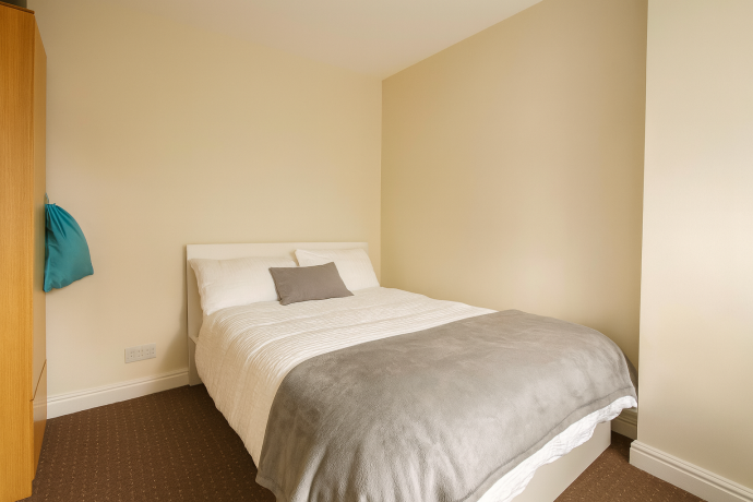 Room Headingley Avenue in Leeds
