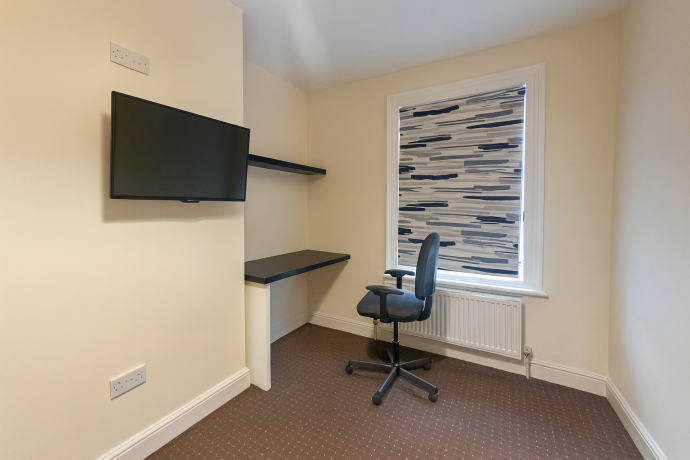 Room Headingley Avenue in Leeds