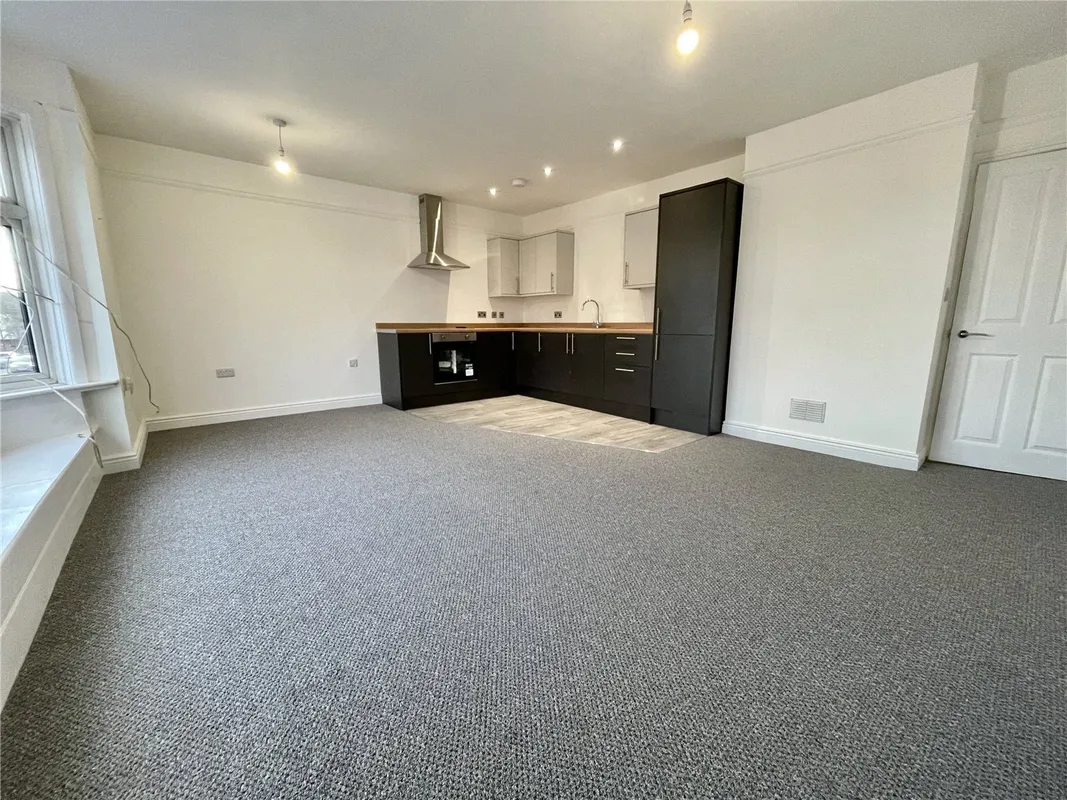 Flat Wallisdown Road in Bournemouth
