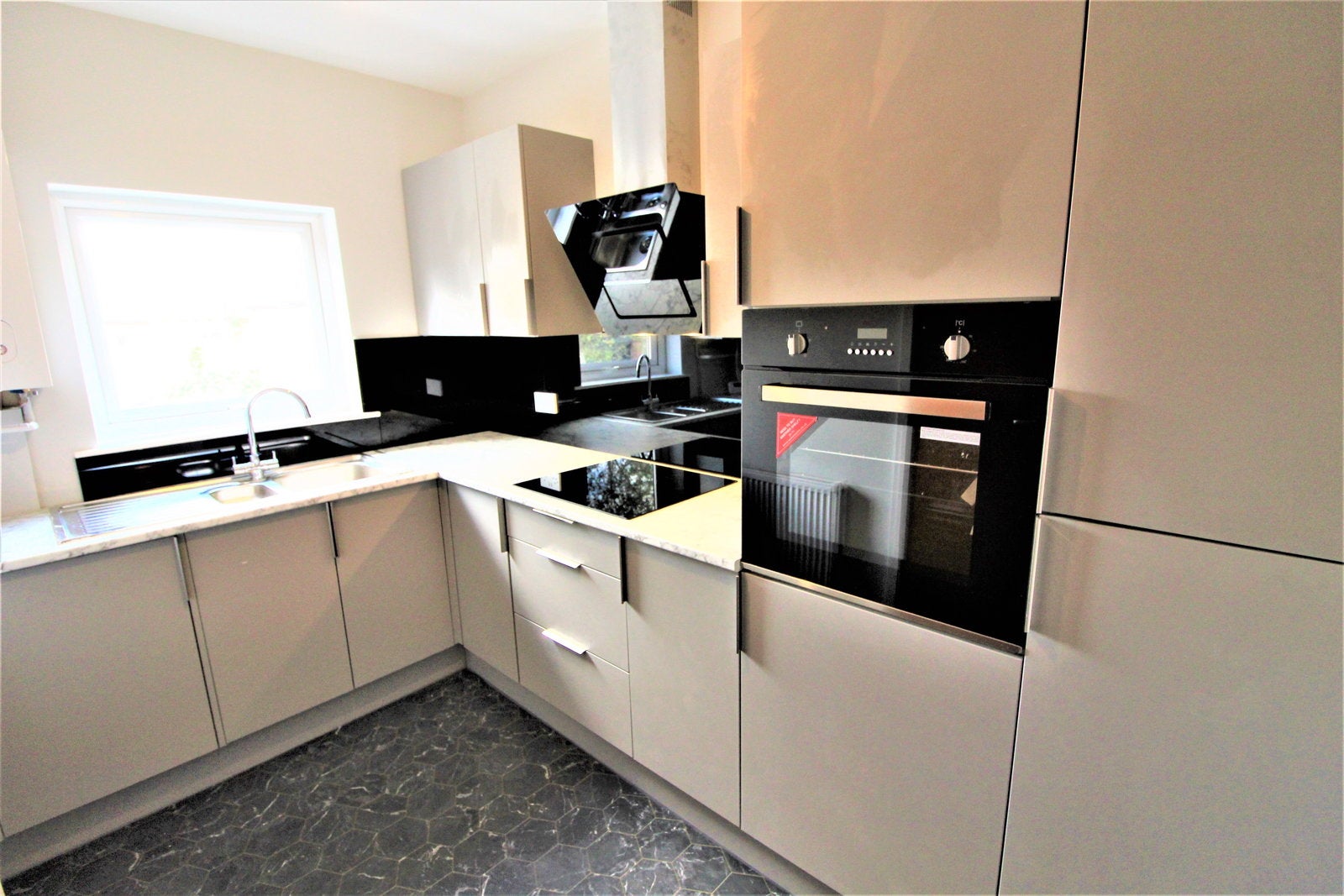 Flat Waltham Gardens in Radcliffe