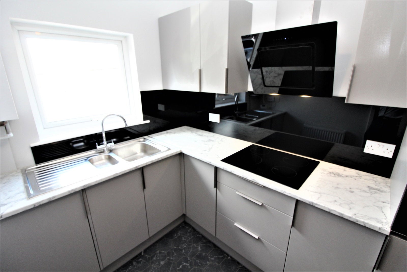 Flat Waltham Gardens in Radcliffe