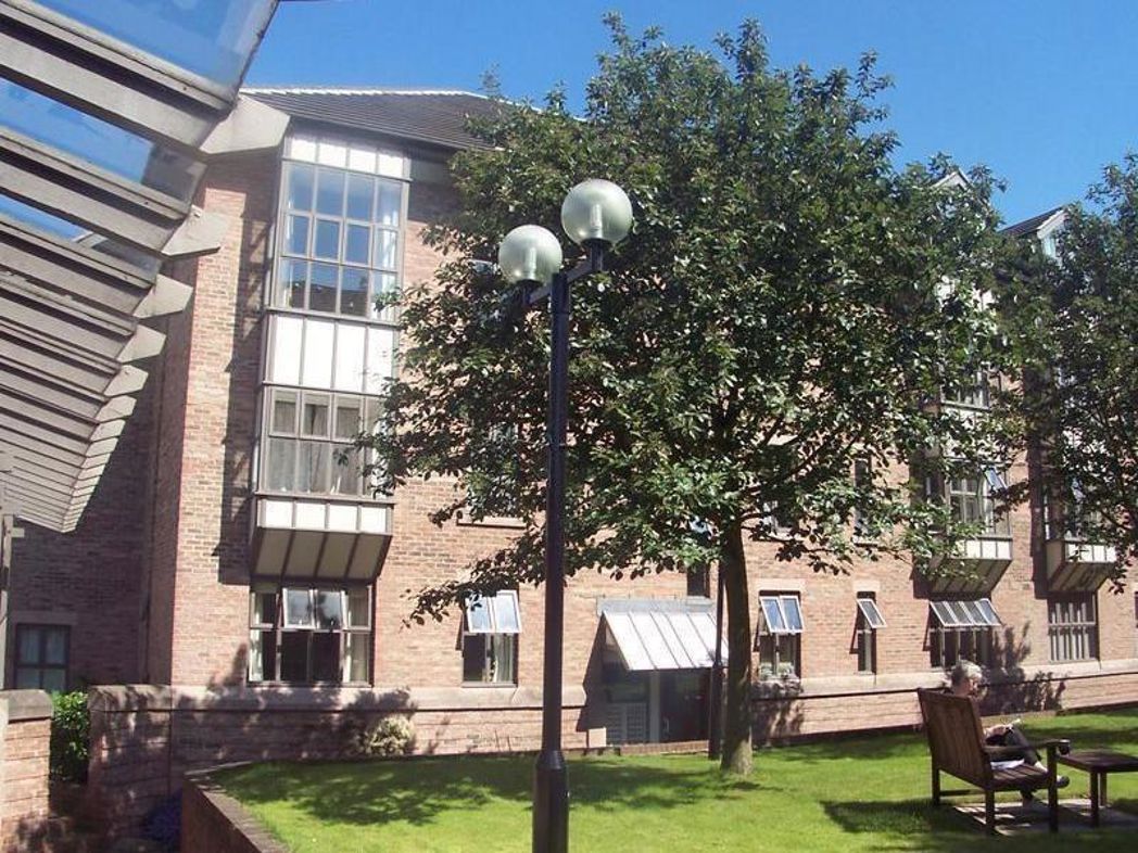 Flat Leazes Park Road in Newcastle upon Tyne