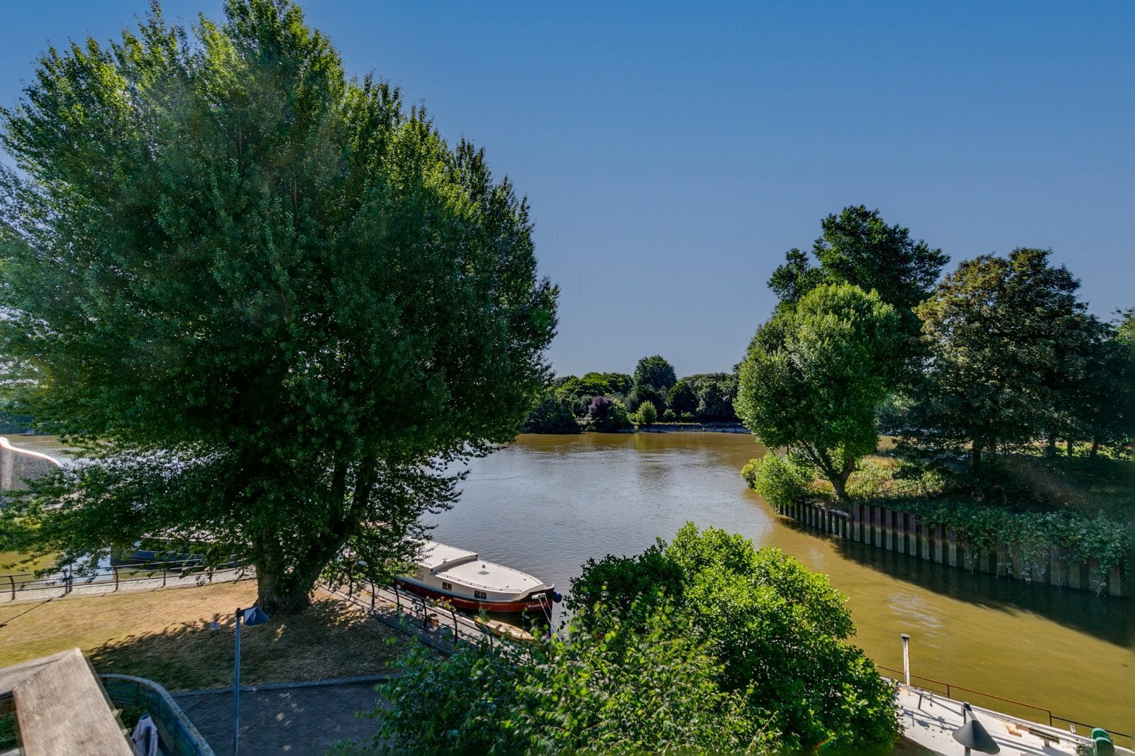 Flat Ferry Wharf in Greater London