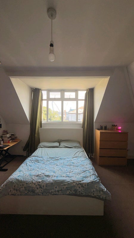Room Hillside Avenue in Greater London