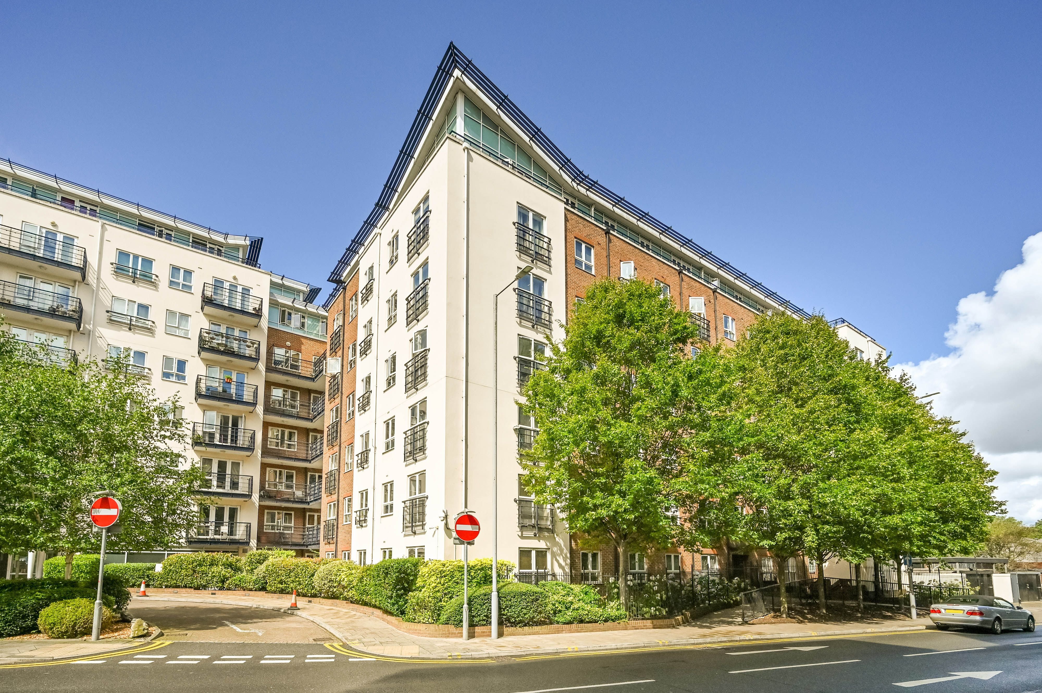 Flat Canbury Passage in Greater London