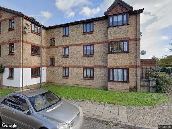 Flat Alliance Close in Greater London
