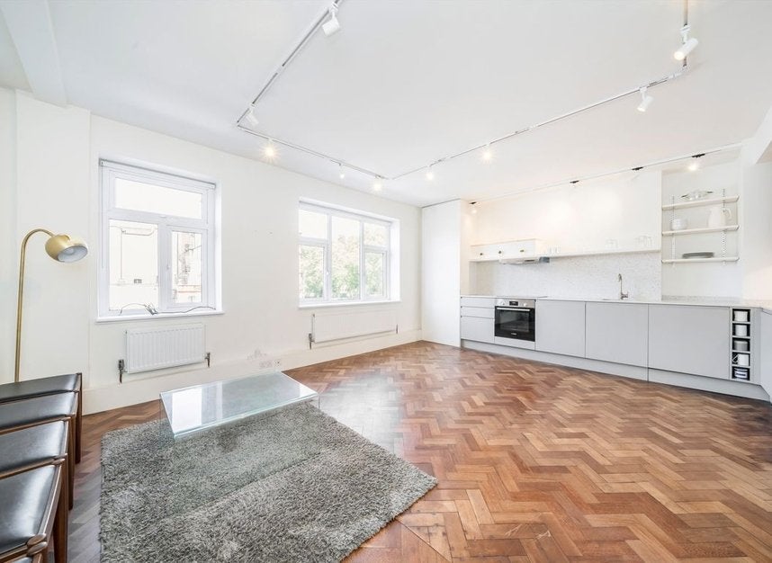 Flat Bamborough Gardens in Greater London